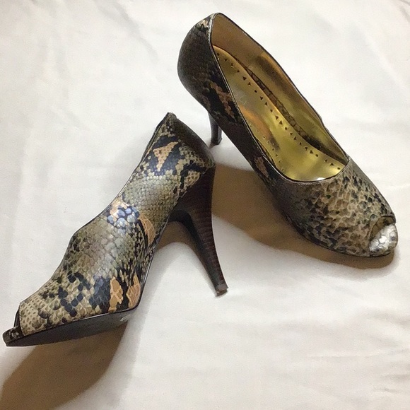 BCBG Python peep toe size 10 - Picture 2 of 8